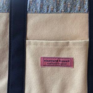 Small Vineyard Vines zippered tote